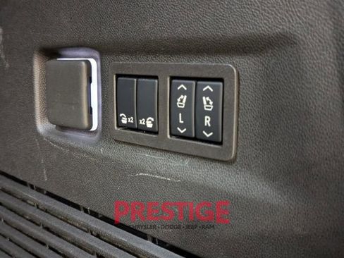 Used 2025 GMC Yukon XL Denali image 11