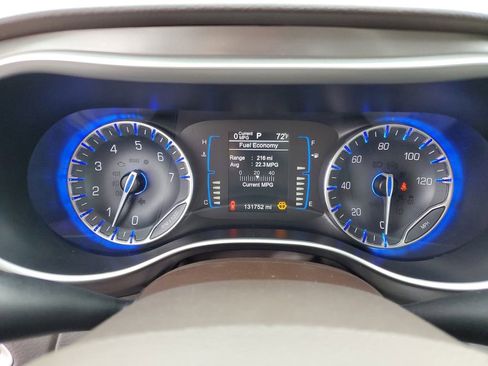 Used 2017 Chrysler Pacifica Touring-L w/ Tire & Wheel Group image 11