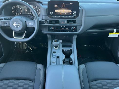 New 2025 Nissan Pathfinder S image 4