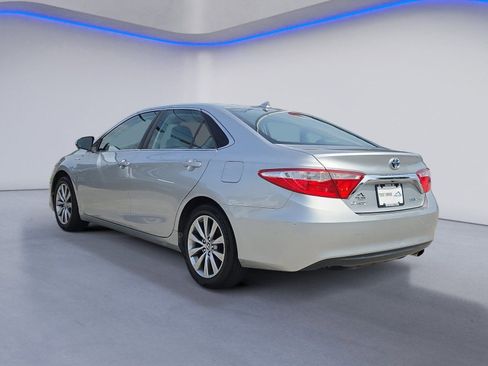 Used 2016 Toyota Camry XLE w/ Moonroof Package FWD image 3