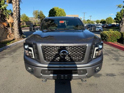 Used 2018 Nissan Titan SV w/ SV Convenience Package image 3