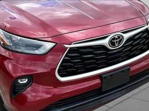 Used 2022 Toyota Highlander LE FWD image 8