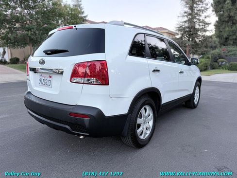 Used 2013 Kia Sorento LX w/ Convenience Pkg FWD image 4
