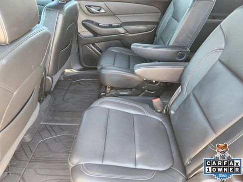 Used 2023 Chevrolet Traverse LT w/ Rear Camera Mirror Package image 34