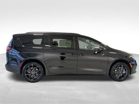 New 2026 Chrysler Pacifica Limited w/ S Appearance Package AWD/4WD image 6