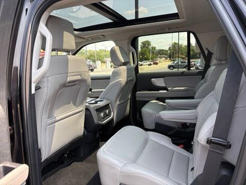 Used 2025 Ford Expedition Active AWD/4WD image 16
