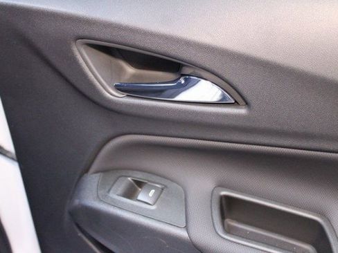 Certified 2022 Chevrolet Equinox RS w/ Infotainment Package image 13