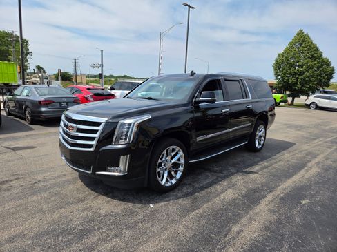 Used 2016 Cadillac Escalade ESV Luxury AWD/4WD image 2