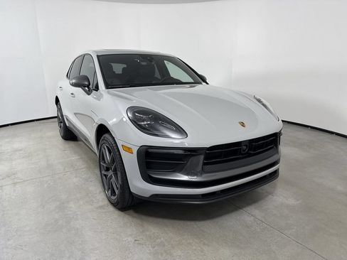 Certified 2026 Porsche Macan Turbo AWD/4WD image 9