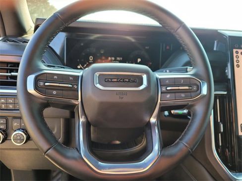 Used 2025 GMC Yukon Denali image 29