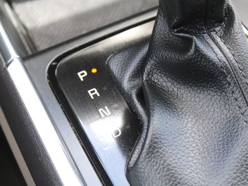Used 2025 Kia Carnival EX FWD image 42