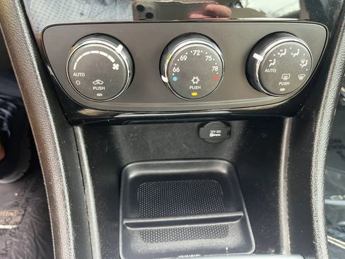 Used 2013 Chrysler 200 Touring FWD image 21