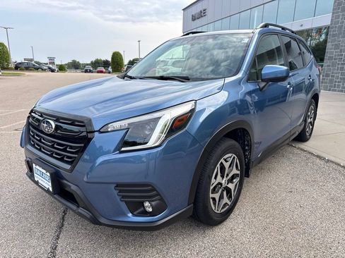 Used 2024 Subaru Forester Premium AWD/4WD image 5