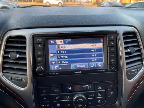 Used 2013 Jeep Grand Cherokee Limited w/ Advance Technology Group image 21