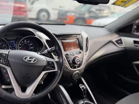 Used 2013 Hyundai Veloster w/ Style Pkg image 14