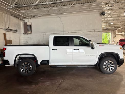 Used 2025 Chevrolet Silverado 2500 Custom w/ Custom Convenience Package AWD/4WD image 7