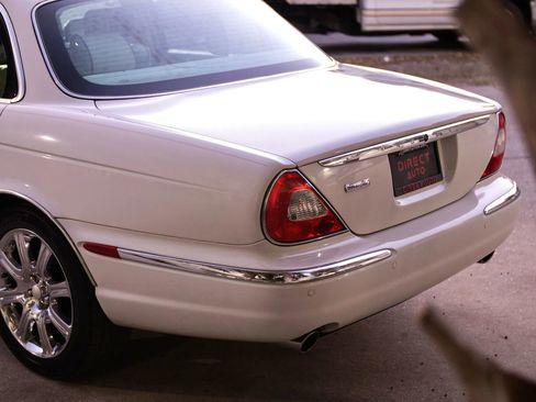 Used 2004 Jaguar XJ8 image 10