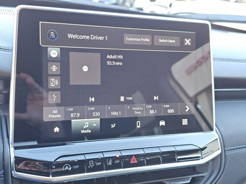 New 2026 Jeep Compass Latitude image 12