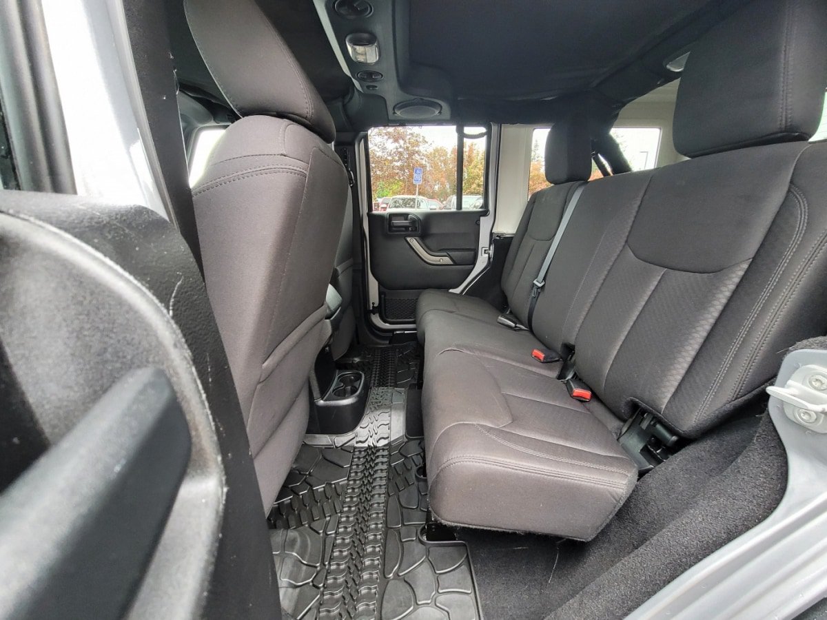 Used 2013 Jeep Wrangler Unlimited Sport AWD/4WD image 15