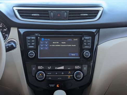 Used 2015 Nissan Rogue SV w/ SV Premium Package FWD image 13