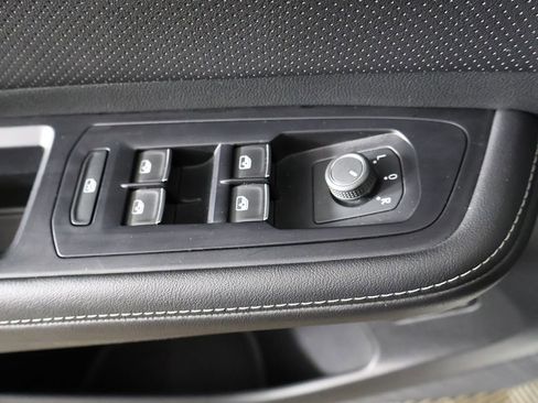Used 2025 Volkswagen Atlas SE FWD image 37