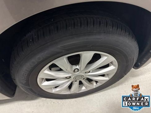 Used 2018 Chrysler Pacifica Touring-L FWD image 4