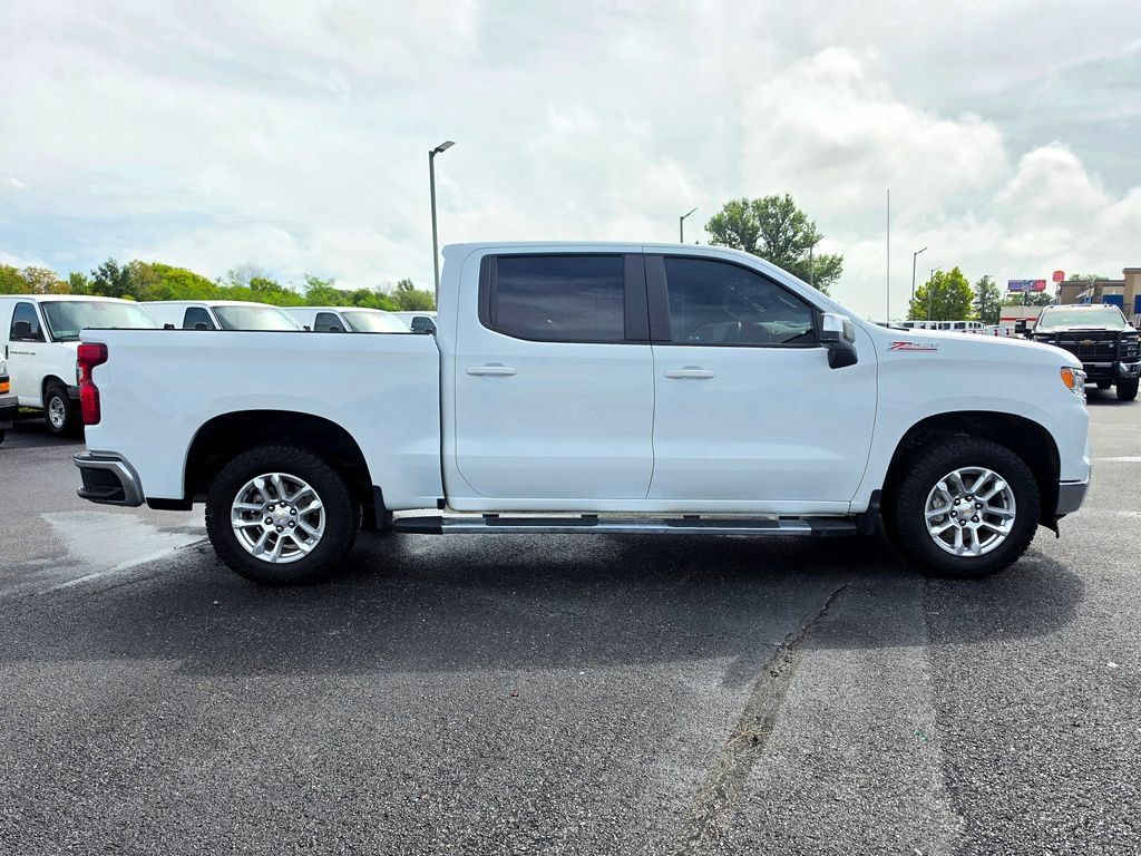 Used 2025 Chevrolet Silverado 1500 LT AWD/4WD image 11