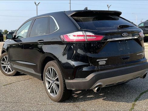 Certified 2019 Ford Edge Titanium w/ Equipment Group 301A AWD/4WD image 3