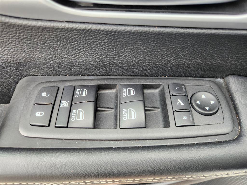 Used 2025 Chrysler Pacifica Limited FWD image 20