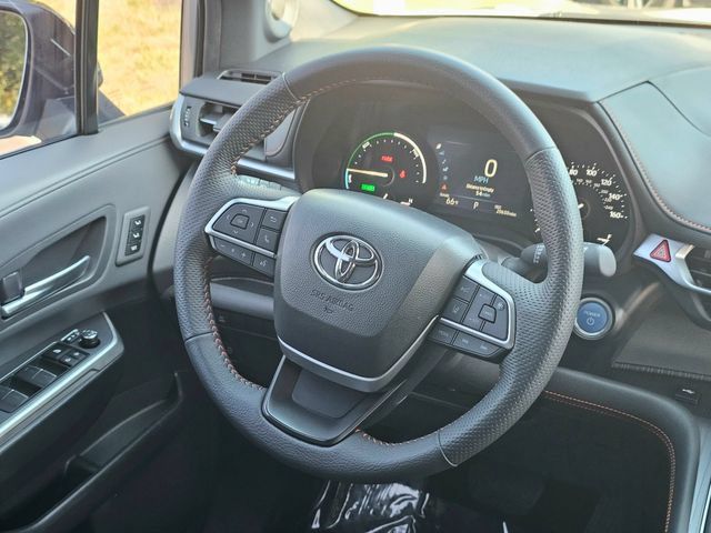 Used 2024 Toyota Sienna XSE w/ XSE Premium Package FWD image 31