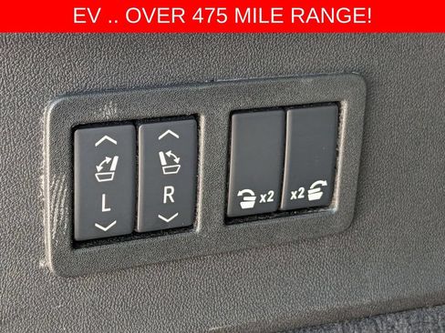 Used 2025 Cadillac Escalade IQ Luxury 2 w/ LPO, Premium Carpet Package AWD/4WD image 24