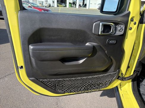 Used 2024 Jeep Wrangler Unlimited Rubicon 4xe w/ Convenience Group AWD/4WD image 11