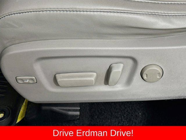 Used 2018 Toyota Highlander XLE FWD image 12