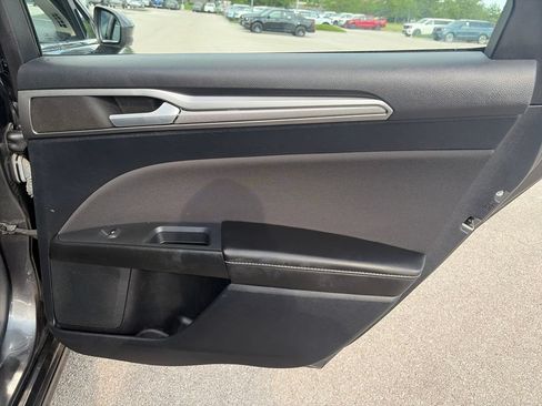 Used 2020 Ford Fusion SE FWD image 28