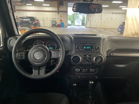 Used 2018 Jeep Wrangler Unlimited Sport S AWD/4WD image 18