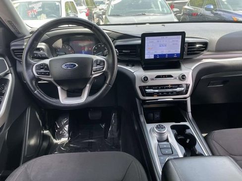 Used 2021 Ford Explorer XLT image 9
