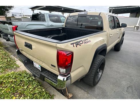 Used 2019 Toyota Tacoma TRD Off-Road RWD image 5