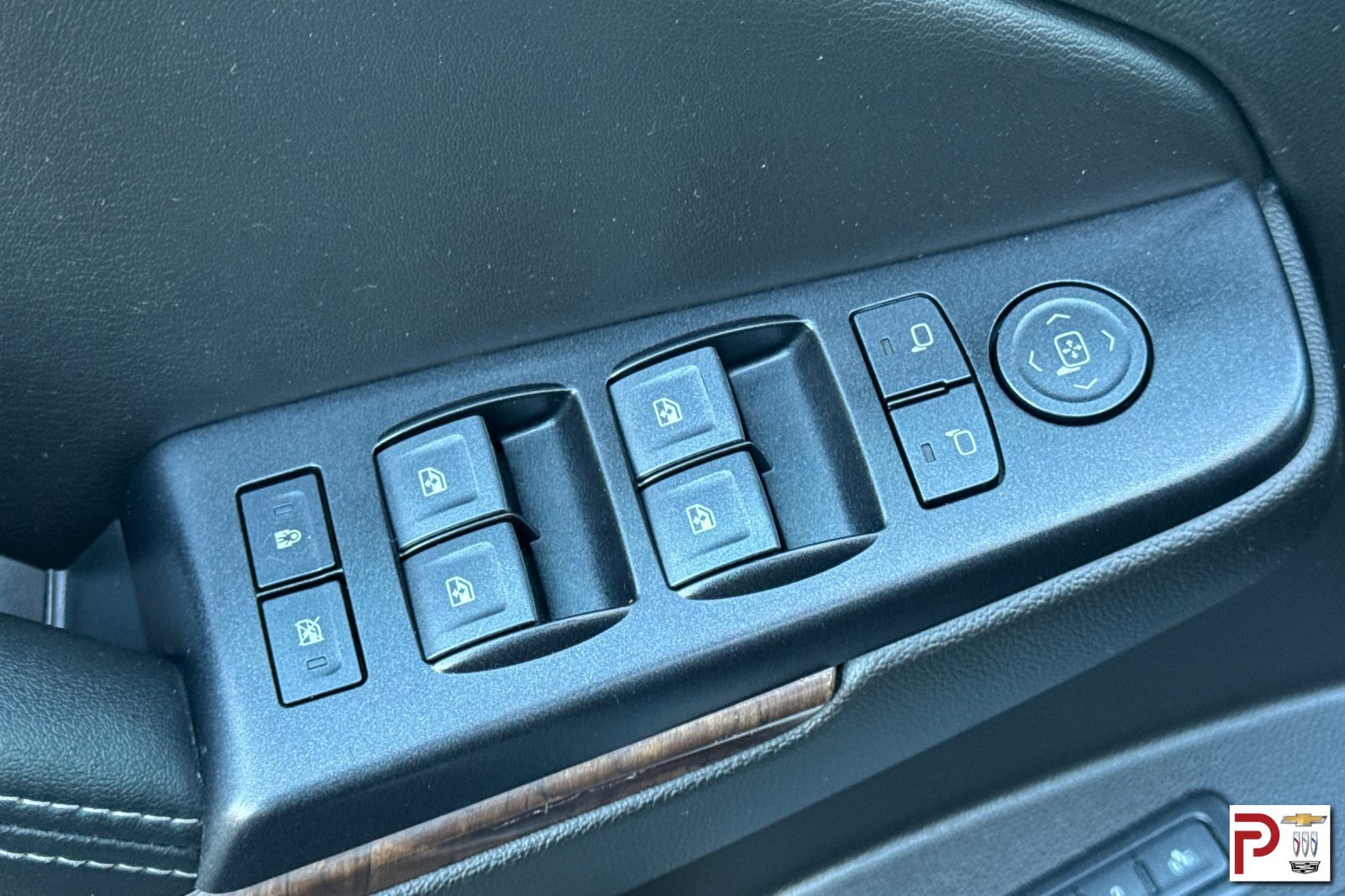 Used 2018 Chevrolet Suburban LT AWD/4WD image 12