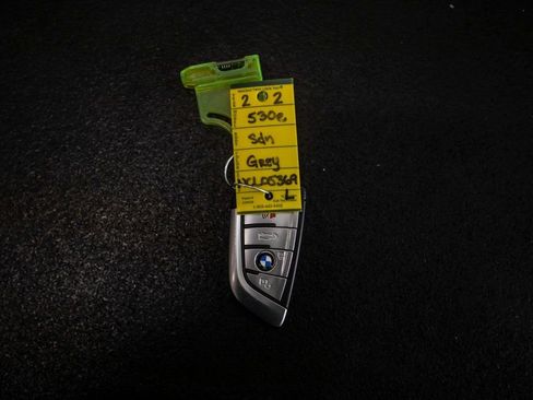 Used 2022 BMW 530e w/ Premium Package image 39