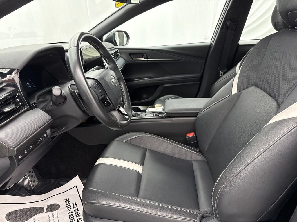 Used 2025 Toyota Camry SE FWD image 20