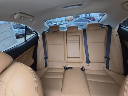 Used 2018 Lexus IS 300 image 22