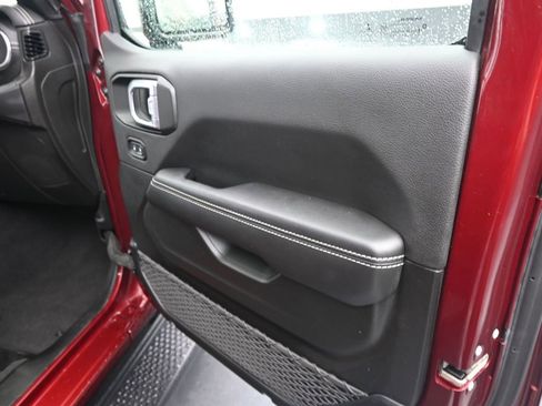 Used 2021 Jeep Wrangler Unlimited Sahara image 22