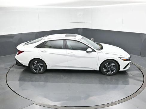 New 2026 Hyundai Elantra Limited FWD image 22