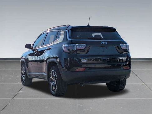Used 2025 Jeep Compass Limited w/ Sun & Sound Group AWD/4WD image 4