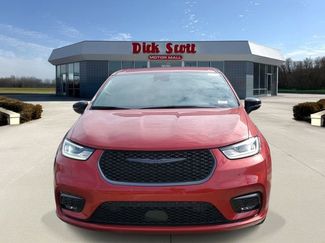 New 2026 Chrysler Pacifica Select video 2