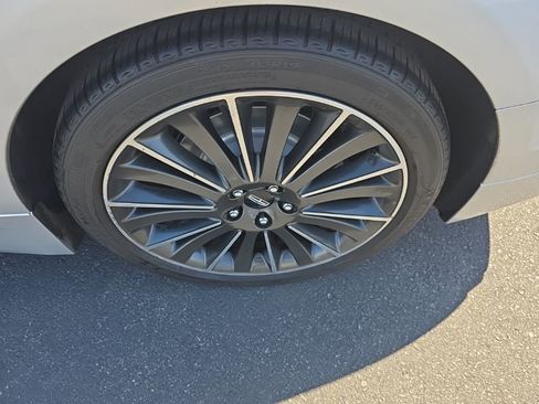 Used 2018 Lincoln MKZ Premiere image 10