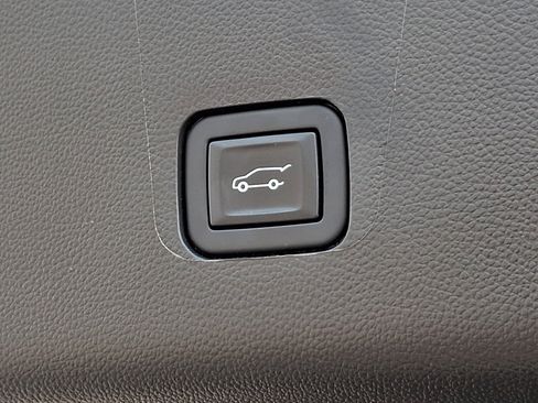 Used 2023 Chevrolet Traverse RS AWD/4WD image 34