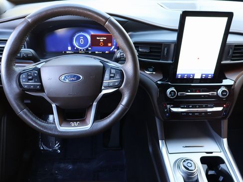 Used 2024 Ford Explorer King Ranch w/ Technology Package image 16