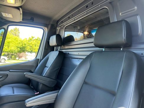 Used 2023 Mercedes-Benz Sprinter 1500 image 12