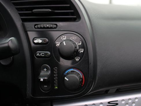 Used 2004 Honda S2000 image 19